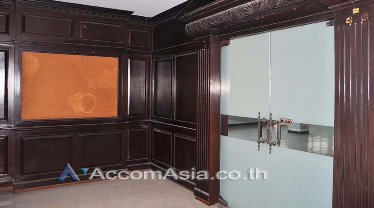  1  Apartment For Rent in Sukhumvit ,Bangkok BTS Nana at Perfect for Pet lovers Apartment, near NIST Intl AA10560
